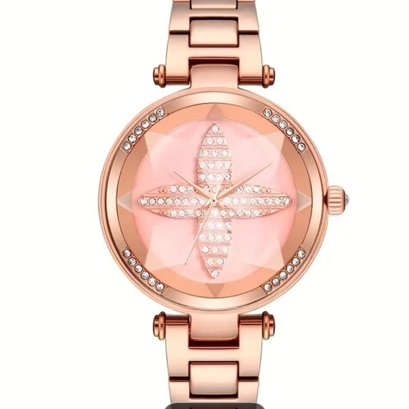 Rose Gold Quartz Watch with Sparkling 3D Four-Leaf Clover & Rhinestone Dial - Picture 8 of 10